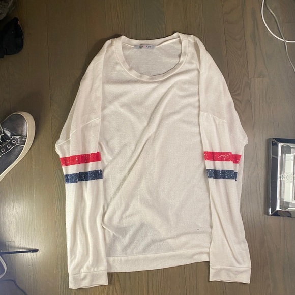 White comfy long sleeve size medium - Picture 2 of 3